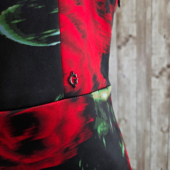 Women's Guess Black Red Rose Print Mini Dress Size M - Picture 6 of 13